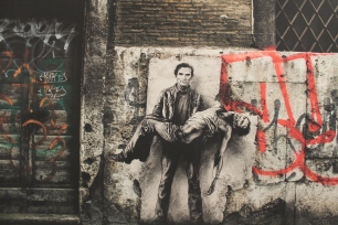 Se Torno (Si Je Reviens), hommage à Pasolini dans le centre de Rome, Ernest Pignon-Ernest © credits photo Sonia Chabane